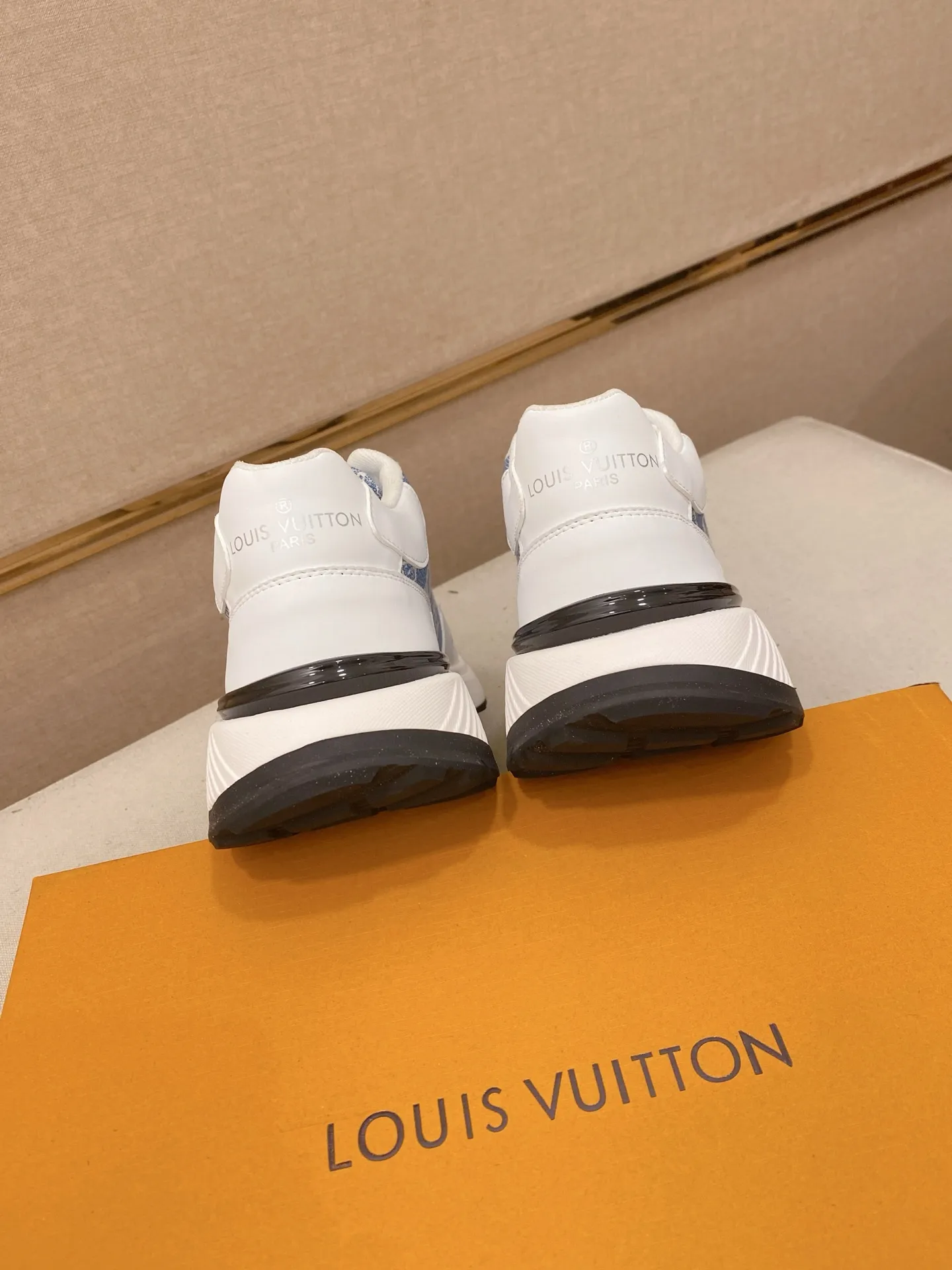 Men's shoes💰 462💰louis vuitton (Louis Vuitton/lv)🔍🔍The new counters are on sale at the same time. The uppers are imported from Italy. ⃣️Re-engraved🇮🇹💪💪, ⚠Sole: The original sole is specially provided by the original factory, the exclusive movable molded sole is super comfortable, ⚠Original and single goods 🔍high quality, you can enter and leave the counter at will, welcome to compare⚠. Code number: 38-44 (45/customized, non-refundable)